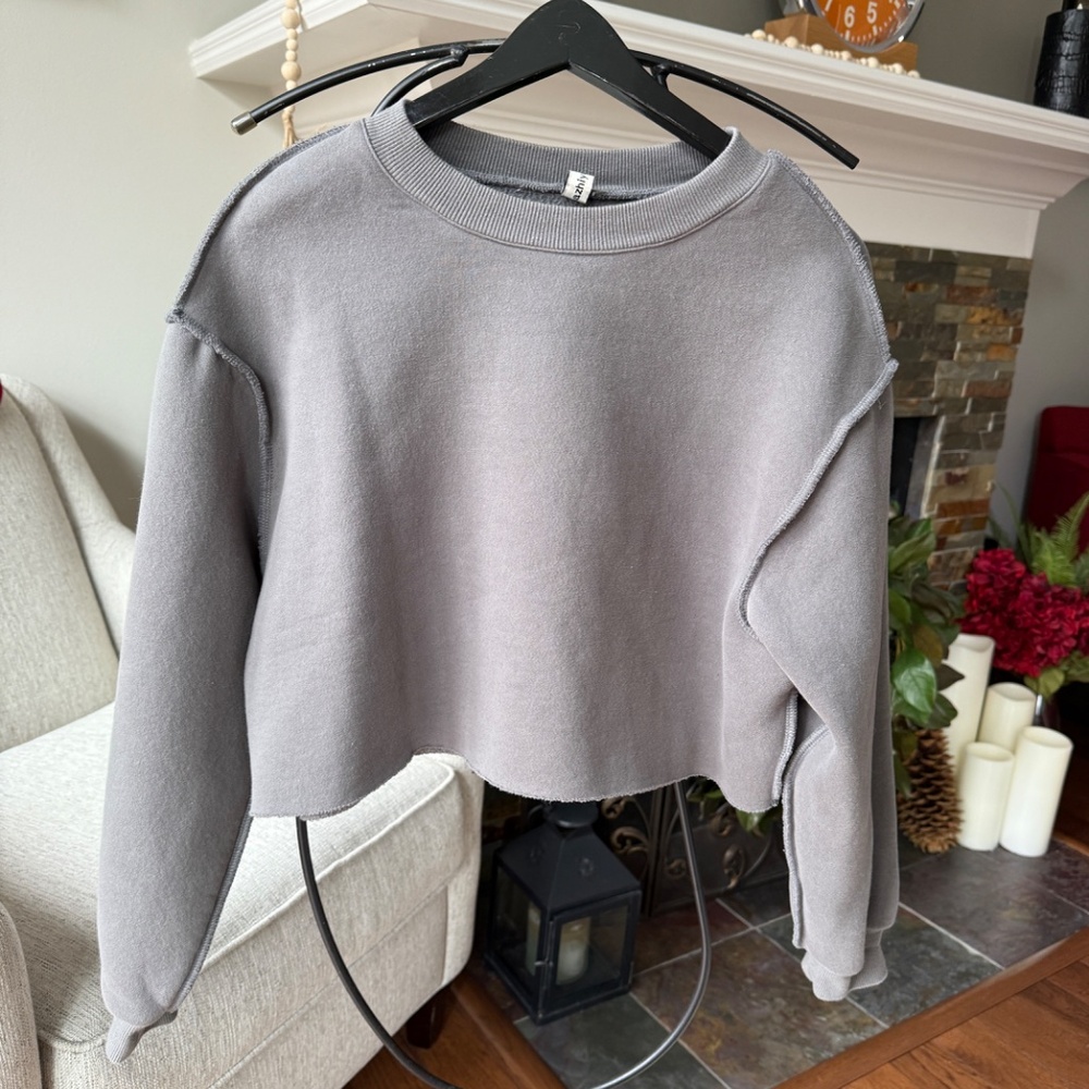 Crop sweatshirt top